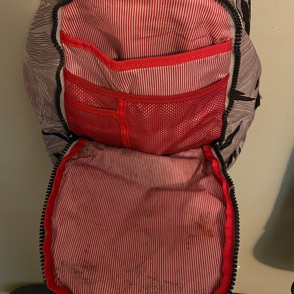 Herschel Backpack Beige/Black Retired Pattern. Multiple Pockets. - Picture 5 of 6